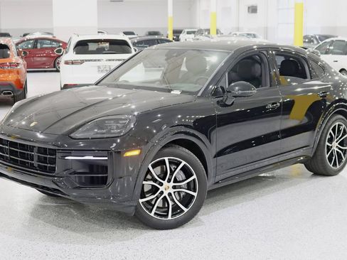 Used 2024 Porsche Cayenne Coupe AWD/4WD image 7