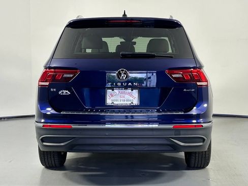 Used 2024 Volkswagen Tiguan SE w/ Panoramic Sunroof Package AWD/4WD image 6