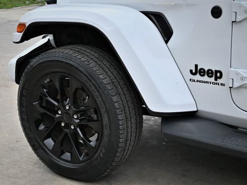 Used 2023 Jeep Gladiator Overland image 8
