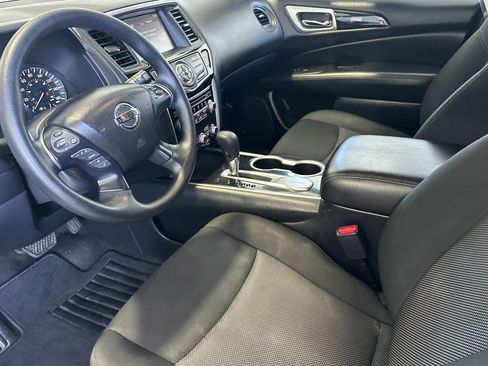 Used 2020 Nissan Pathfinder S FWD image 10