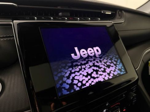 Used 2025 Jeep Grand Cherokee Altitude RWD image 19