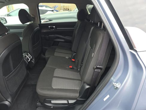 Used 2025 Kia Sorento LX image 14