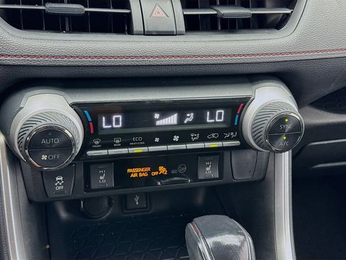 Used 2021 Toyota RAV4 SE w/ Weather & Moonroof Package AWD/4WD image 12