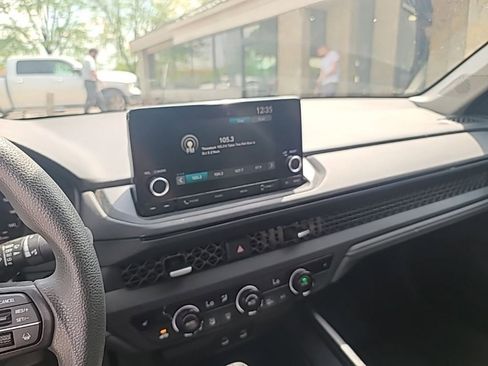 Used 2023 Honda Accord EX image 10