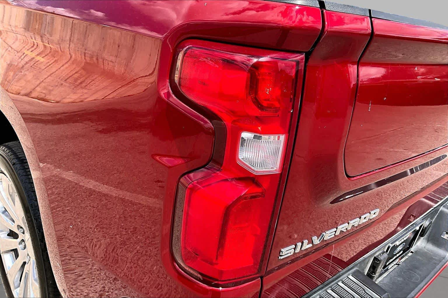 Used 2021 Chevrolet Silverado 1500 High Country w/ Technology Package AWD/4WD image 27