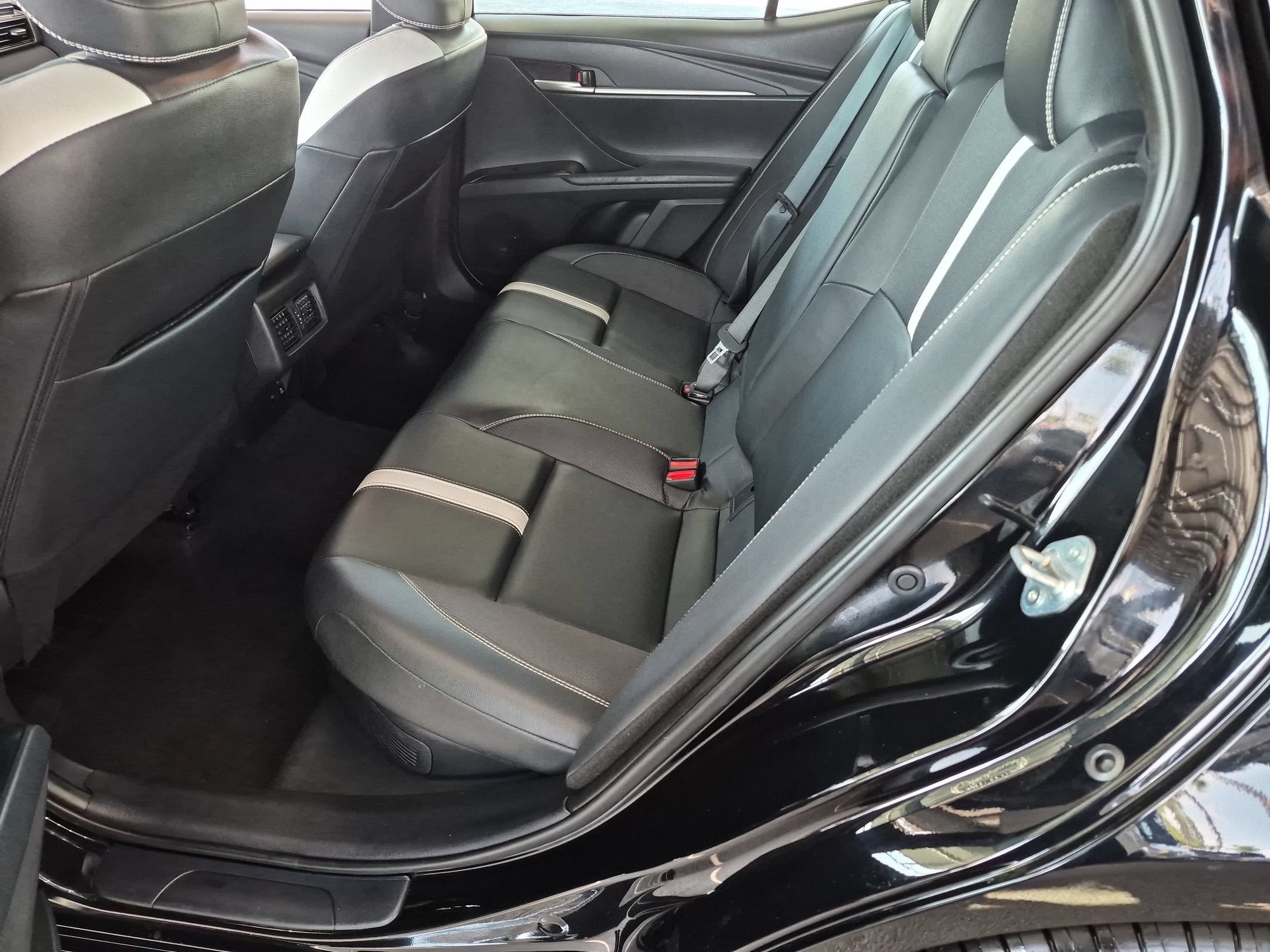 Used 2025 Toyota Camry SE FWD image 15