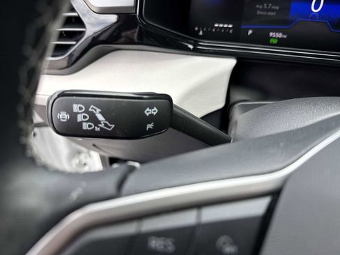 Certified 2025 Volkswagen Taos S FWD image 33