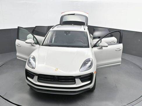 New 2026 Porsche Macan AWD/4WD image 47