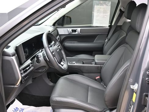 Used 2025 Hyundai Santa Fe SEL FWD image 16