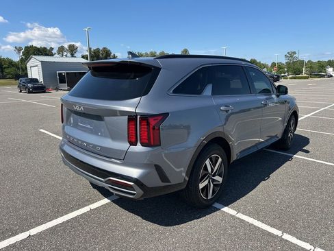 Used 2022 Kia Sorento S w/ Panoramic Sunroof Package FWD image 6