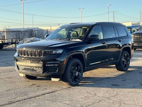 New 2025 Jeep Grand Cherokee L Limited w/ Black Appearance Package image 3