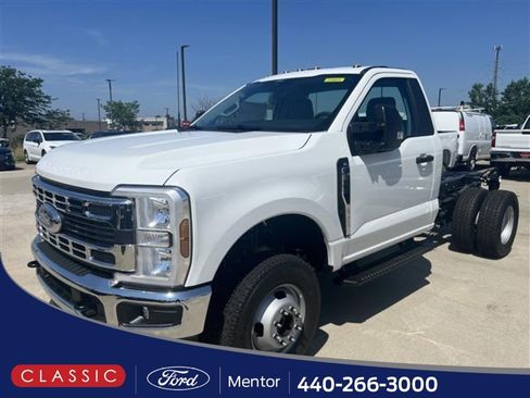 New 2025 Ford F350 XL w/ XL Chrome Package image 1