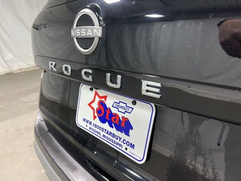 Used 2023 Nissan Rogue S image 16