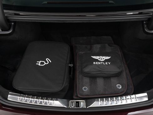 Used 2025 Bentley Flying Spur Plug-In Hybrid image 48