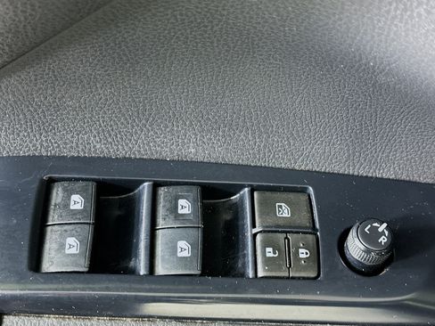 Used 2018 Toyota Camry SE image 15