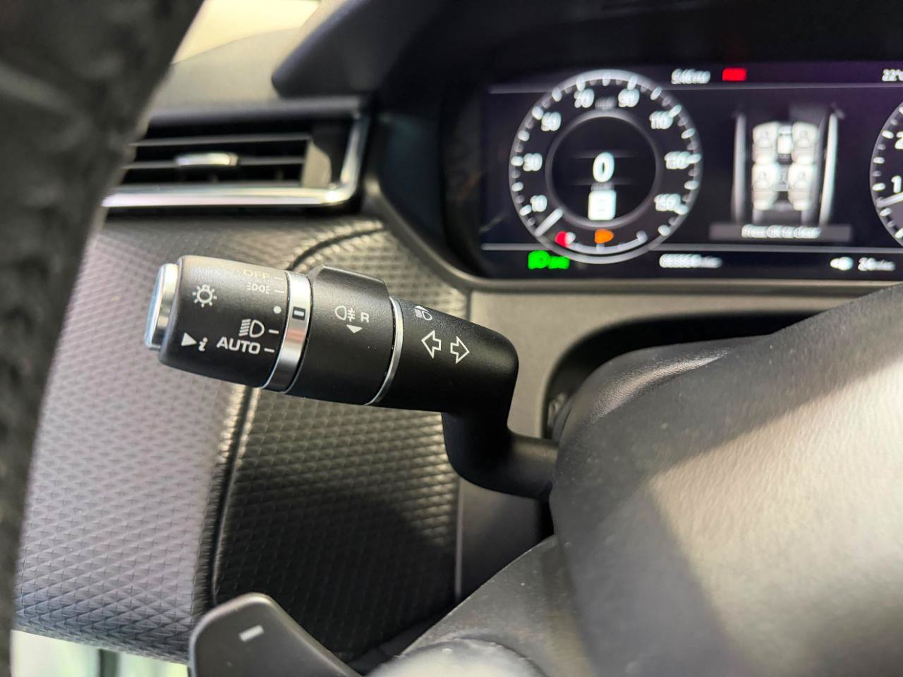 Used 2018 Land Rover Range Rover Velar S AWD/4WD image 33