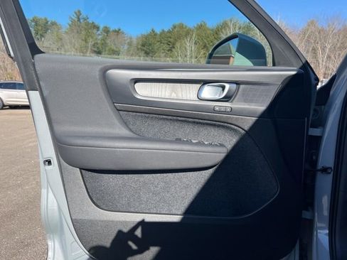 Certified 2025 Volvo XC40 B5 Plus image 25