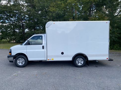 New 2025 Chevrolet Express 3500 w/ Power Convenience Package image 28