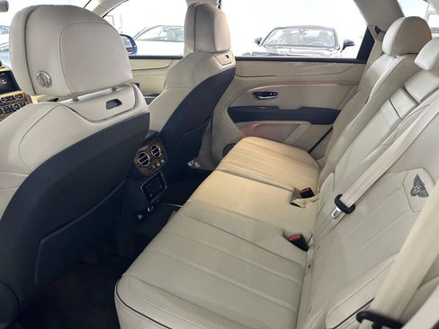 Used 2023 Bentley Bentayga AWD/4WD image 9