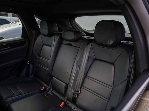 Used 2019 Porsche Cayenne image 17