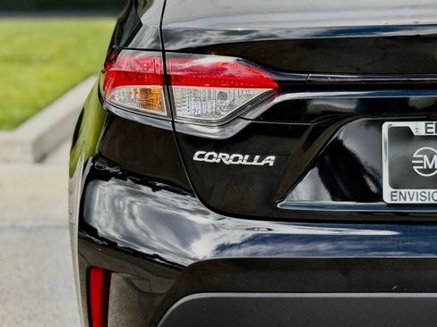 Used 2026 Toyota Corolla LE FWD image 11