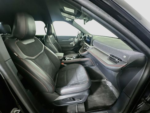 Used 2025 Ford Explorer ST RWD image 34