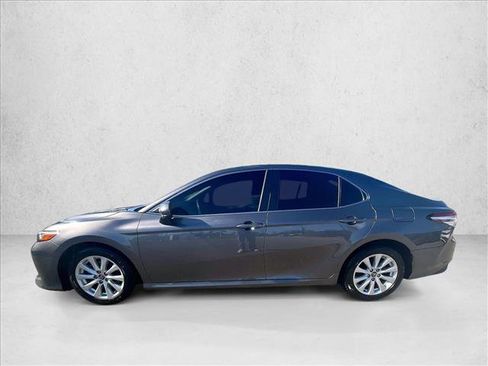 Used 2019 Toyota Camry LE FWD image 6