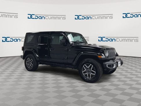 Used 2025 Jeep Wrangler Unlimited Sahara AWD/4WD image 2