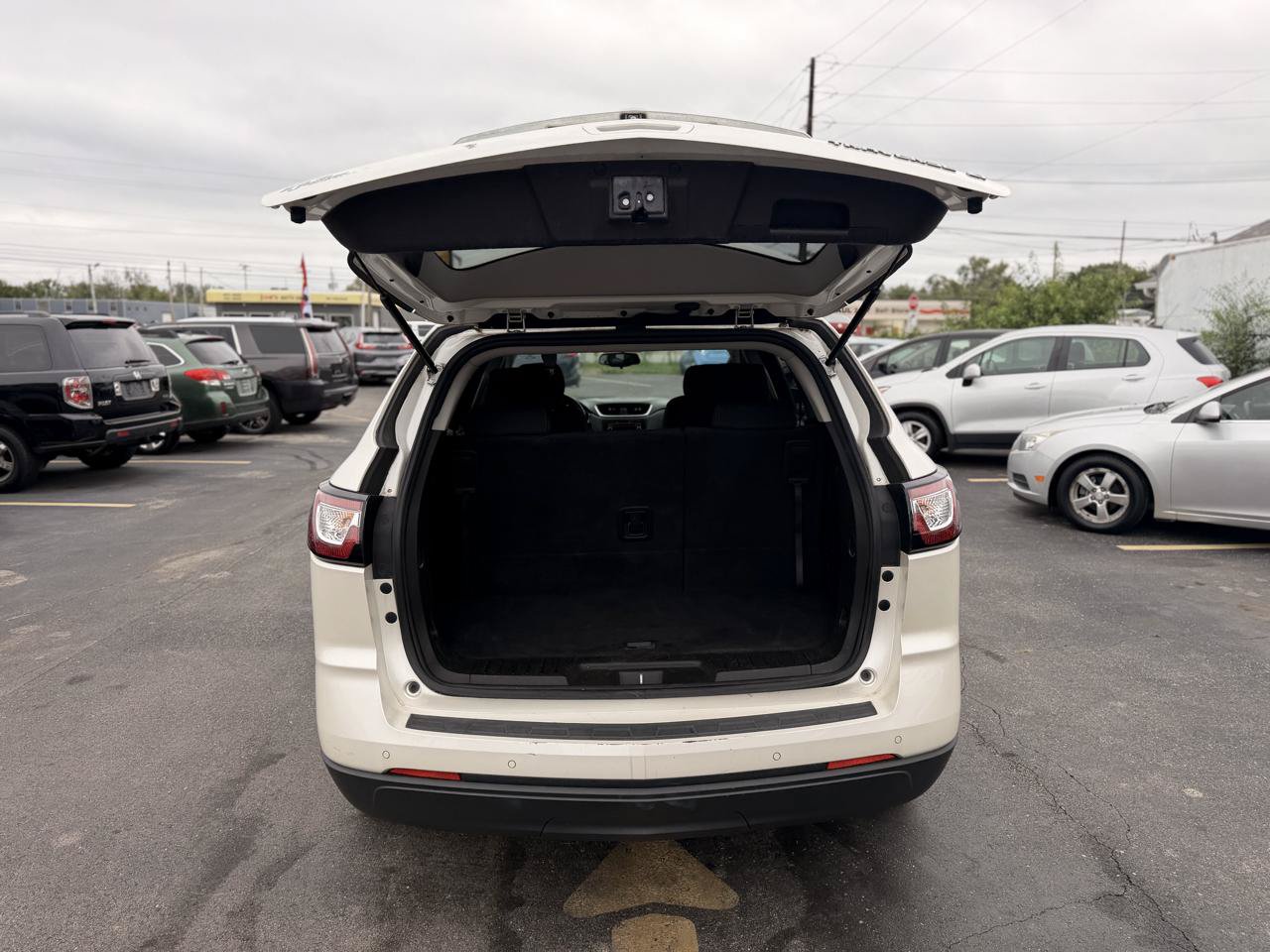 Used 2014 Chevrolet Traverse LT w/ LPO, 'HIT The Road' Package FWD image 37