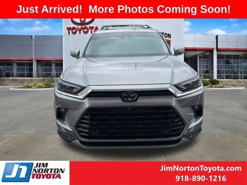 Used 2025 Toyota Grand Highlander AWD Hybrid image 2