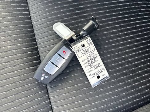 Used 2025 Mitsubishi Outlander ES AWD/4WD image 34