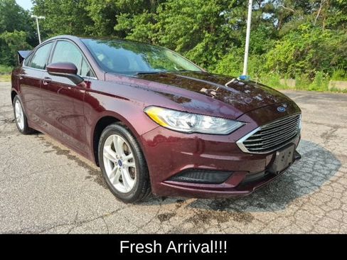 Used 2018 Ford Fusion SE w/ Fusion SE Technology Package FWD image 1