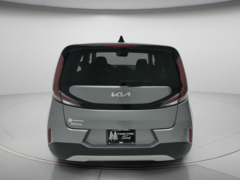 Used 2025 Kia Soul LX w/ LX Technology Package FWD image 4
