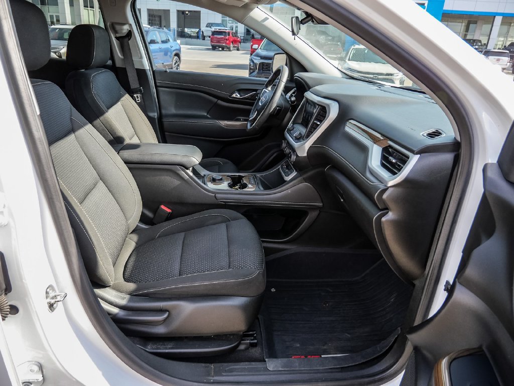 Used 2023 GMC Acadia SLE w/ LPO, Floor Liner Package FWD image 14
