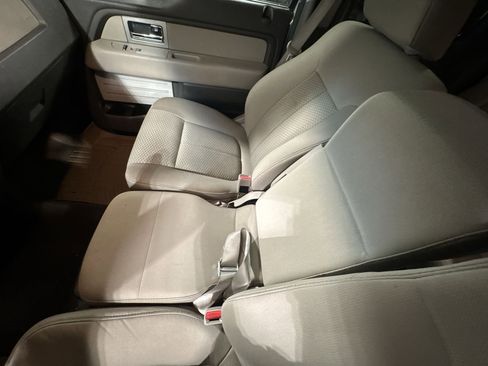 Used 2010 Ford F150 XLT image 26