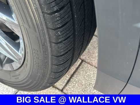 Certified 2024 Volkswagen Tiguan SE FWD image 12