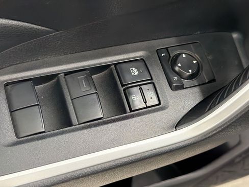 Used 2021 Toyota RAV4 XLE FWD image 21