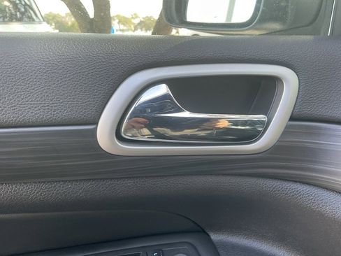 Used 2022 Jeep Grand Cherokee Laredo X image 21