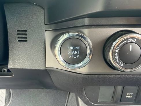 Used 2019 Toyota Tacoma TRD Sport AWD/4WD image 18