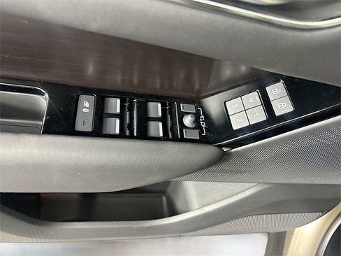 New 2026 Land Rover Range Rover Velar Dynamic SE image 20