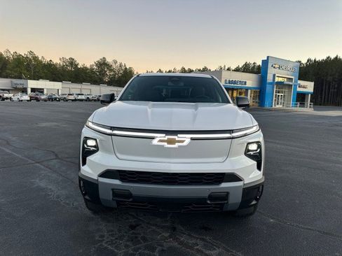 New 2025 Chevrolet Silverado EV LT image 9