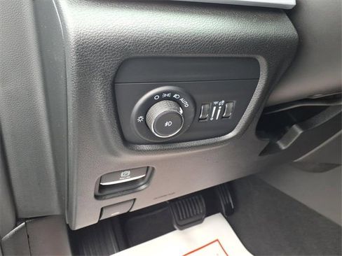 Used 2024 Jeep Grand Cherokee L Limited w/ Black Appearance Package image 17