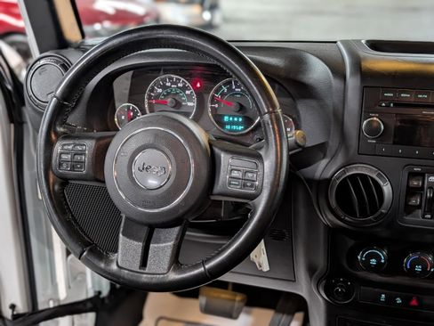 Used 2018 Jeep Wrangler Unlimited Sport S image 15