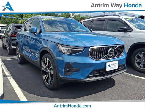 Used 2023 Volvo XC40 B5 Ultimate w/ Protection Package Premier AWD/4WD image 1
