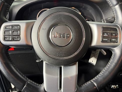 Used 2015 Jeep Wrangler Unlimited Rubicon AWD/4WD image 16