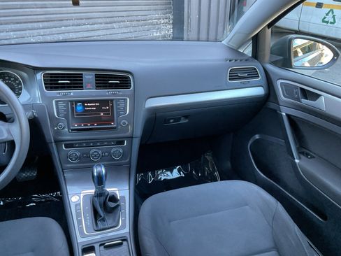 Used 2016 Volkswagen e-Golf SE w/ DC Fast Charging Package image 17