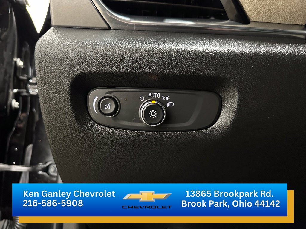 Used 2023 Chevrolet Traverse LS FWD image 12