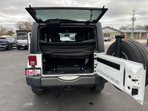 Used 2015 Jeep Wrangler Unlimited Sport image 12
