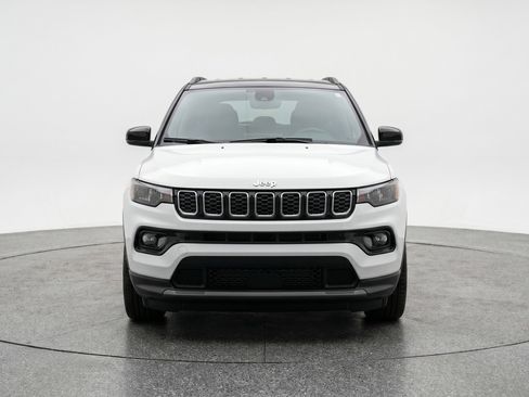 Used 2025 Jeep Compass Limited AWD/4WD image 2