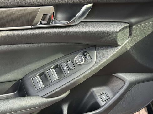 Used 2021 Honda Accord Sport image 10